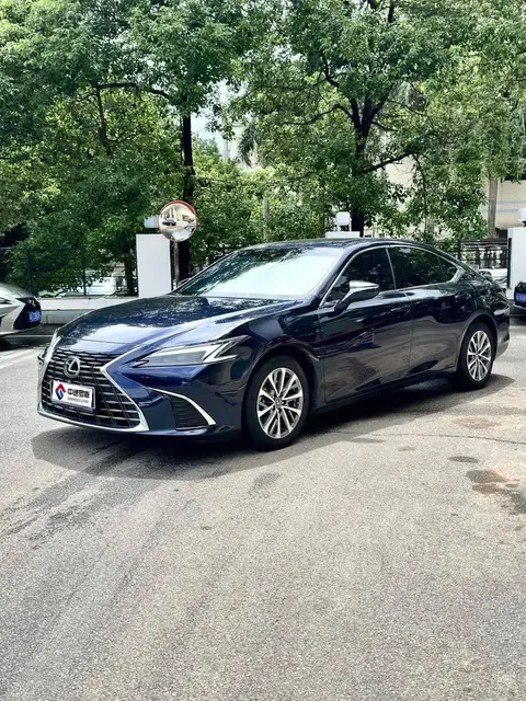 Lexus ES 2025 300h Premium Edition