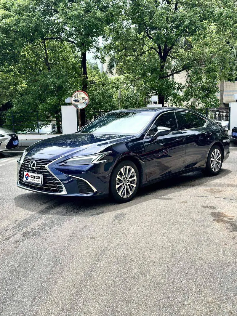 Lexus ES 2025 300h Premium Edition