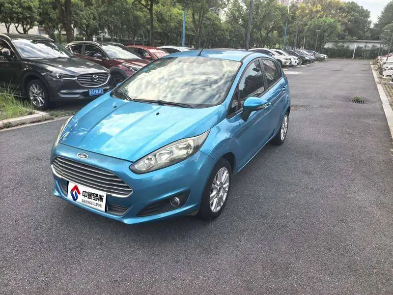 Carnival 2013 Hatchback 1.5L Automatic Fashion Model
