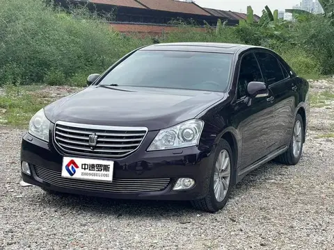 crown 2010 2.5L Royal