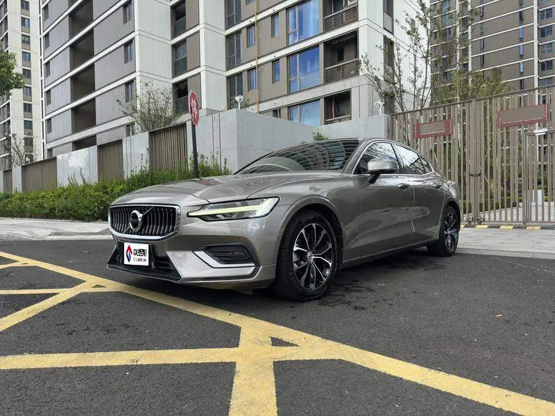 Volvo S60 2022 B4 Zhiyi Luxury Edition