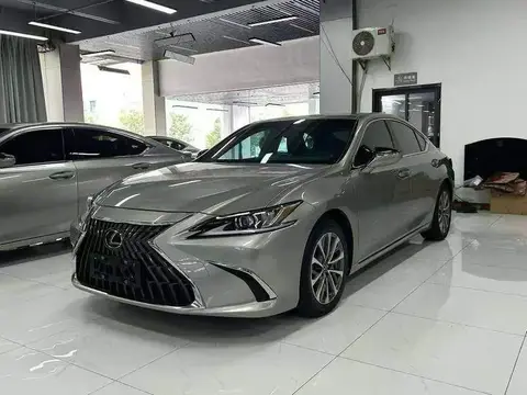 Lexus ES 2022 300h Excellence Edition