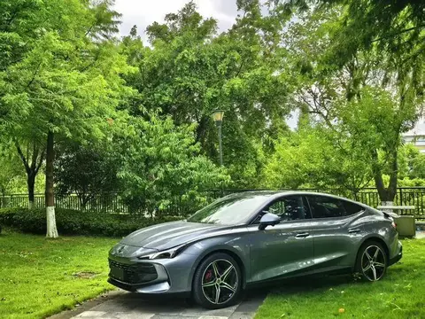 MG7 2023 2.0T Automatic Beauty Hunter Premium Edition