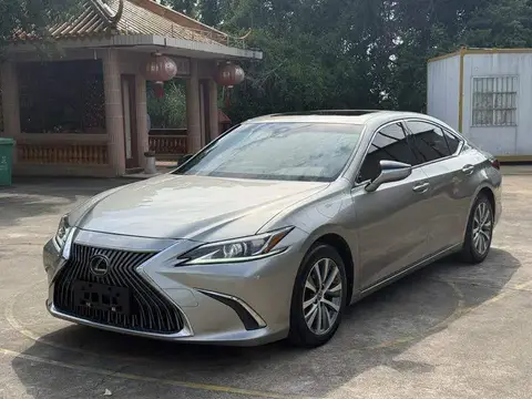 Lexus ES 2018 260 Excellence Edition National V