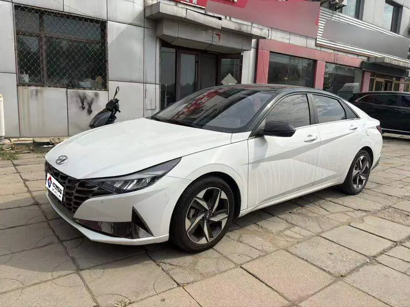 Elantra 2022 1.5L CVT LUX Premium Edition