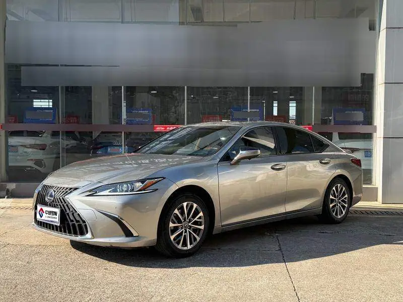 Lexus ES 2021 300h Excellence Edition