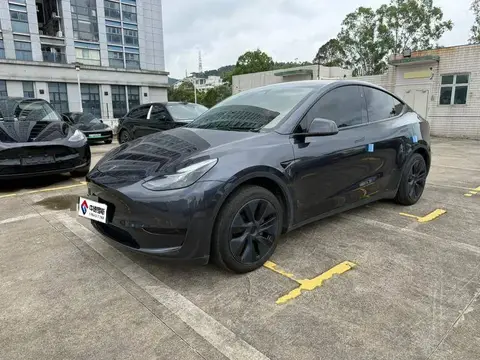الطراز Y 2024 rear-wheel drive version