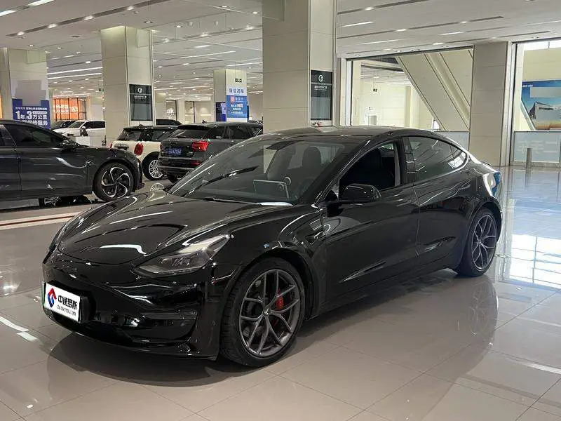 الطراز 3 2021 Performance All-Wheel نظام الدفع