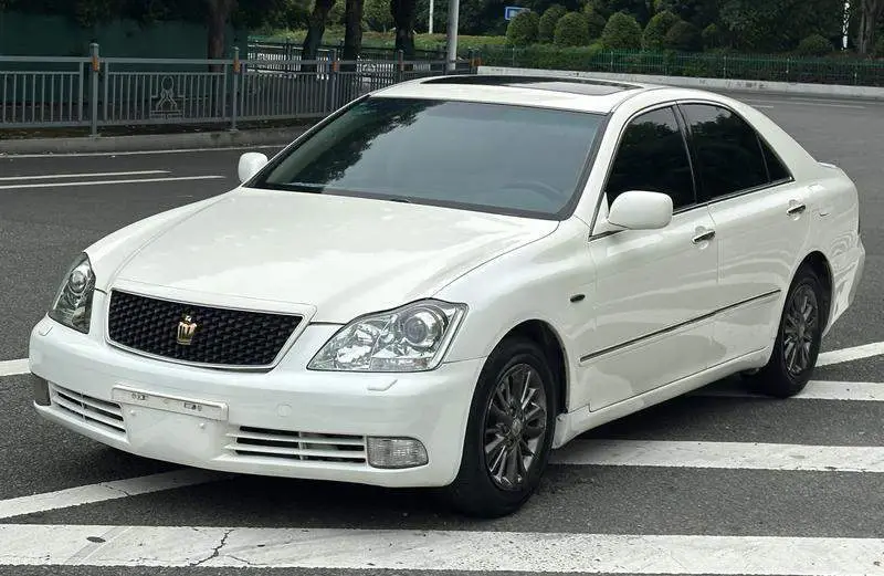 crown 2007 3.0L Royal Saloon Navigation