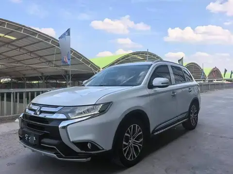 Outlander 2018 2.0L 2WD Jiale Edition 7 Seaters
