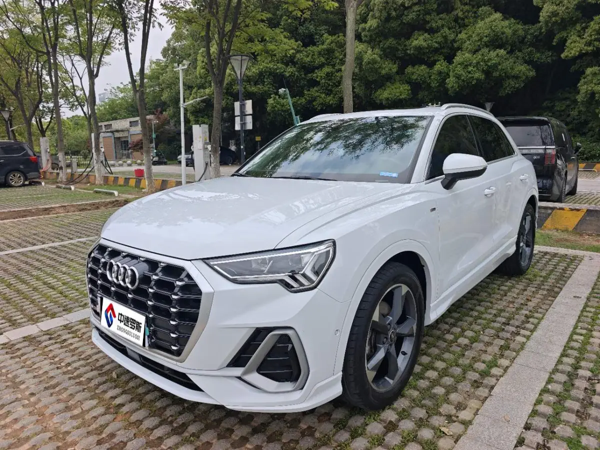 Audi Q3 2022 35 TFSI Stylish and Dynamic