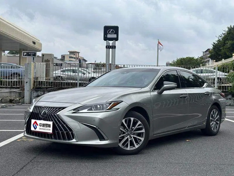 Lexus ES 2022 300h Excellence Edition
