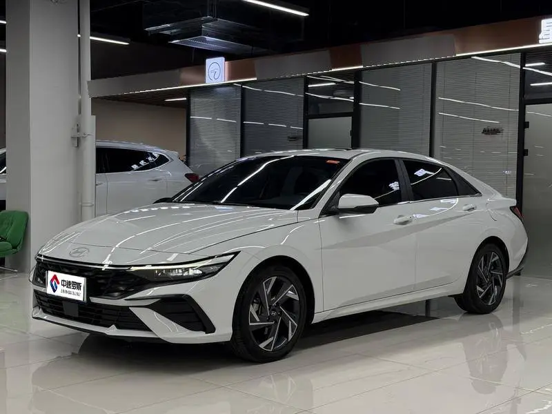 Elantra 2023 1.5L CVT LUX Premium Edition