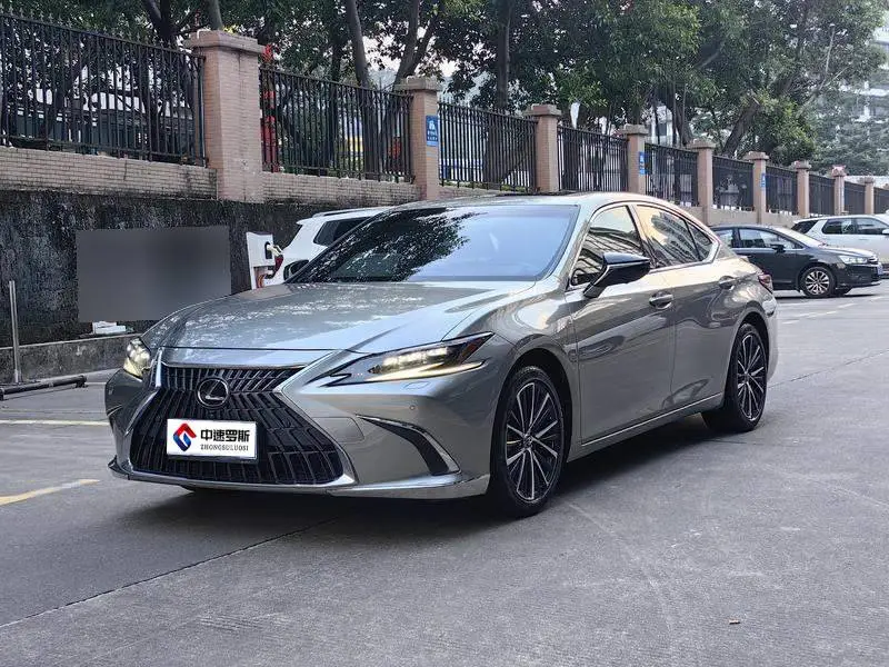 Lexus ES 2022 300h Premium Edition