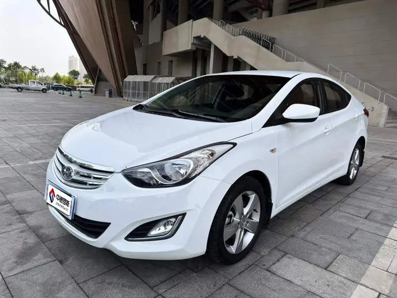 Elantra 2013 1.6L Automatic Leading รุ่น