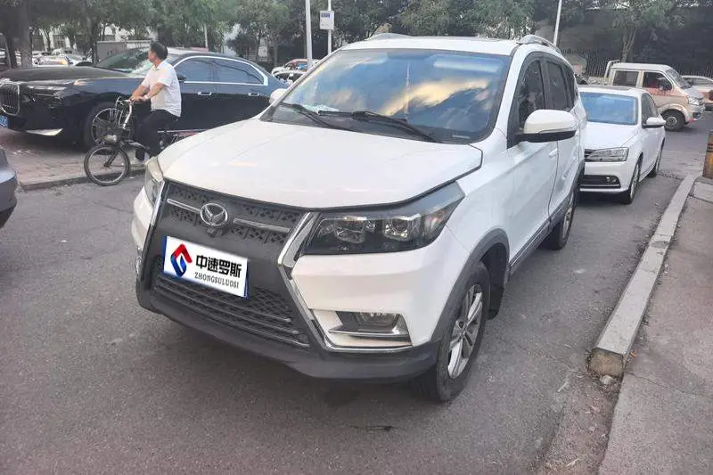 BAIC Huansu S3 2016 S3L 1.5L Manual Premium Edition