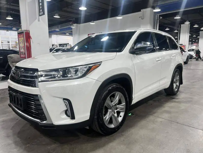 Highlander 2018 2.0T 4WD Premium Edition 7 Seaters National VI