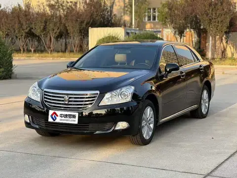 crown 2010 2.5L Royal