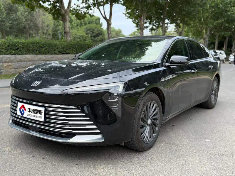 LaCrosse 2025 28T Platinum Edition