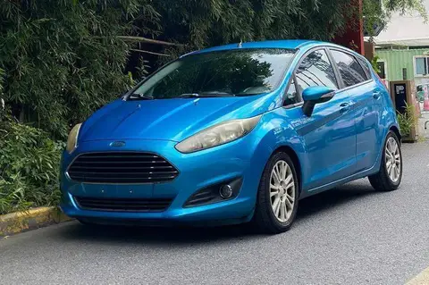Carnival 2013 Hatchback 1.5L Manual Fashion الطراز