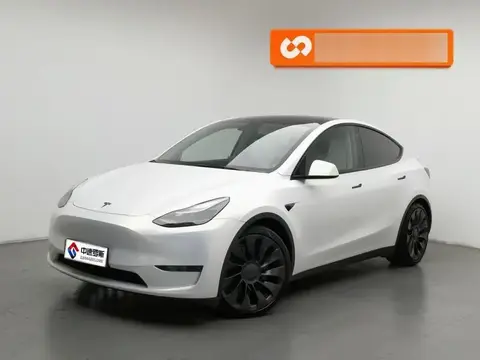 الطراز Y 2021 Performance All-Wheel نظام الدفع