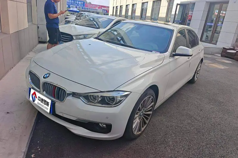 BMW 3 ซีรีส์ 2018 320Li xระบบขับเคลื่อน Fashion Edition