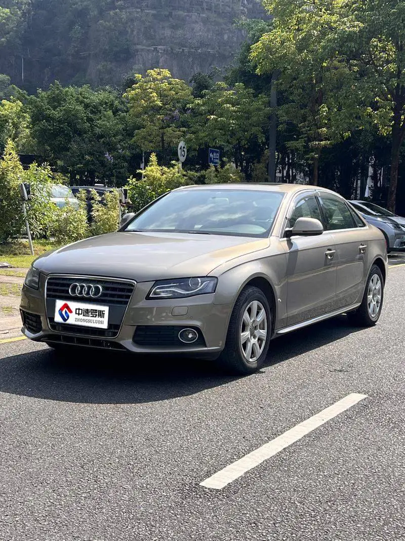 Audi A4L 2012 2.0 TFSI Automatic Standard الطراز