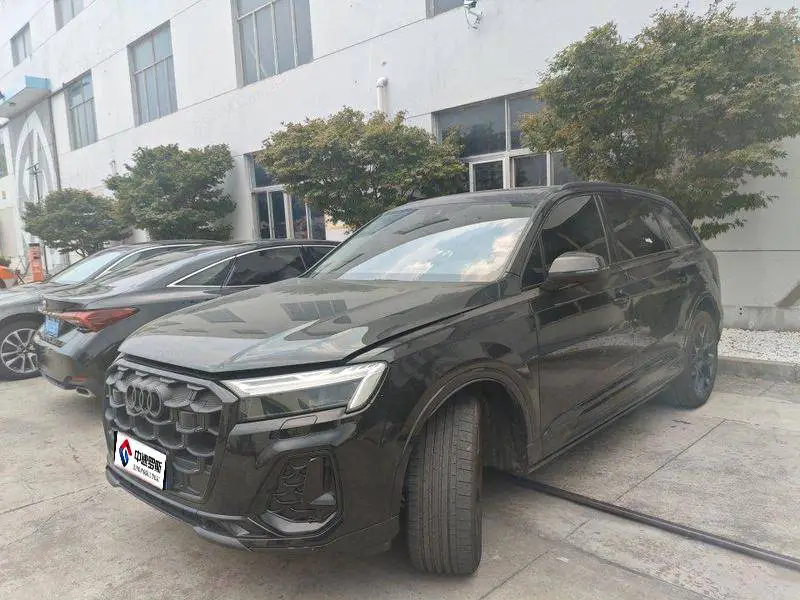 Audi Q7 2024 45 TFSI quattro S line Black Warrior