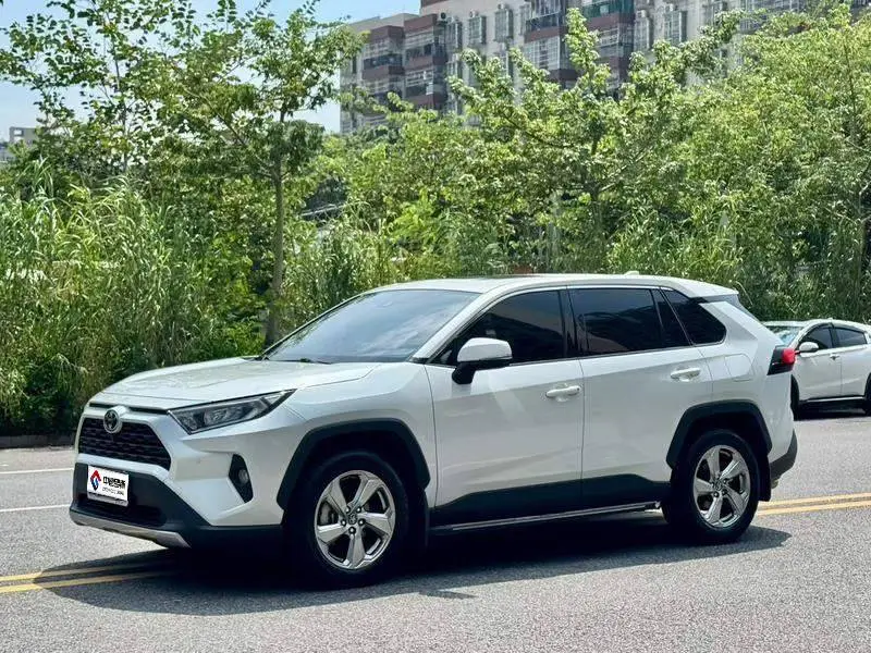 RAV4 Rongfang 2021 2.0L CVT 2WD Fashion Edition