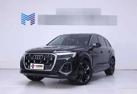 Audi Q7 2025 55 TFSI quattro S line sports model