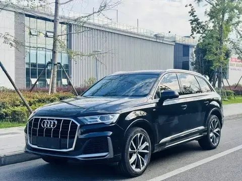 Audi Q7 2023 55 TFSI quattro S line sports model