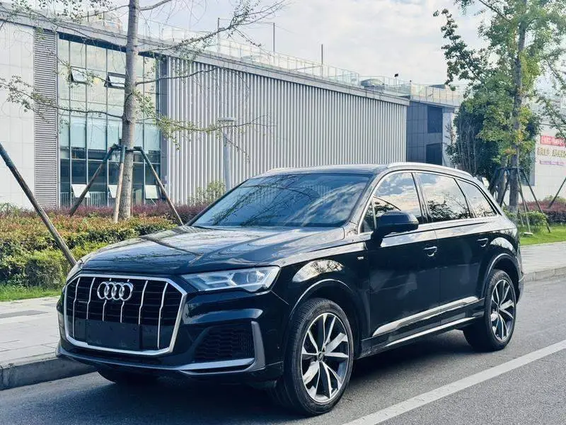 Audi Q7 2023 55 TFSI quattro S line sports model