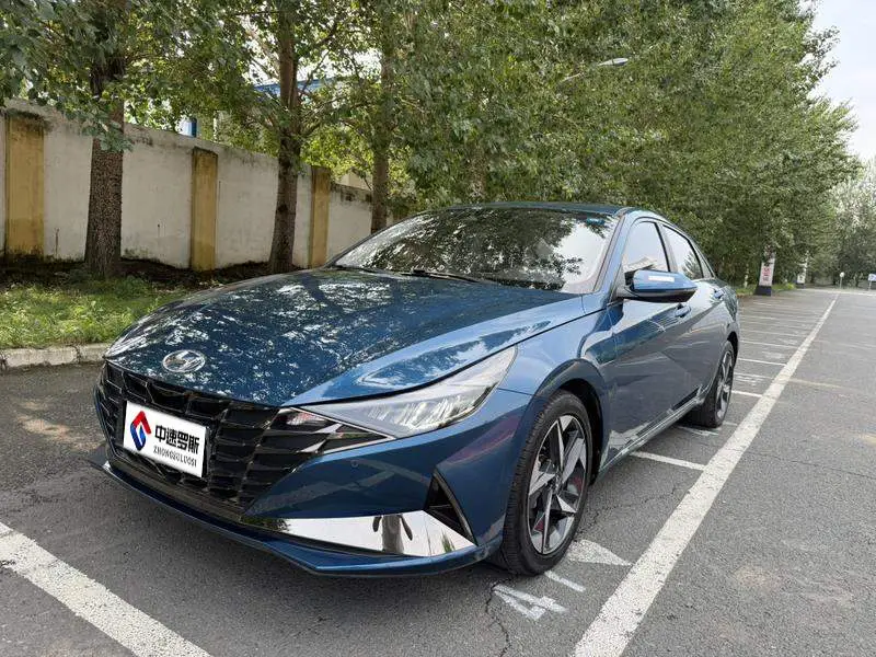 Elantra 2022 1.5L CVT LUX Premium Edition