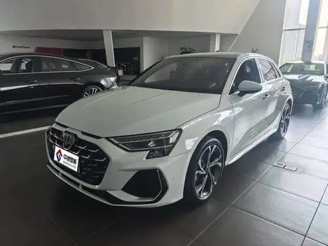 Audi A3 2025 Sportback 35TFSI Flying Spur Premium Edition