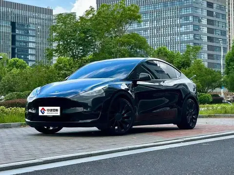 الطراز Y 2022 Performance All-Wheel نظام الدفع