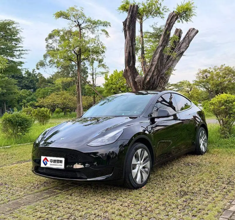 Mẫu Y 2022 facelifted rear-wheel drive version