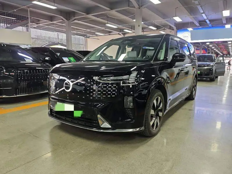 Volvo EM90 2025 Ultra six-seater