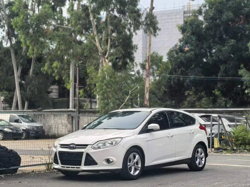 Fox 2012 Hatchback 1.6L Manual Fashion Edition