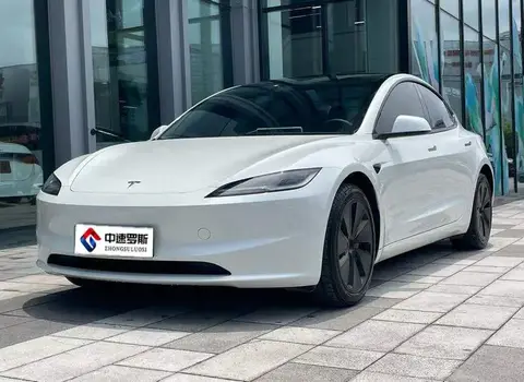 Mẫu 3 2025 rear-wheel drive version