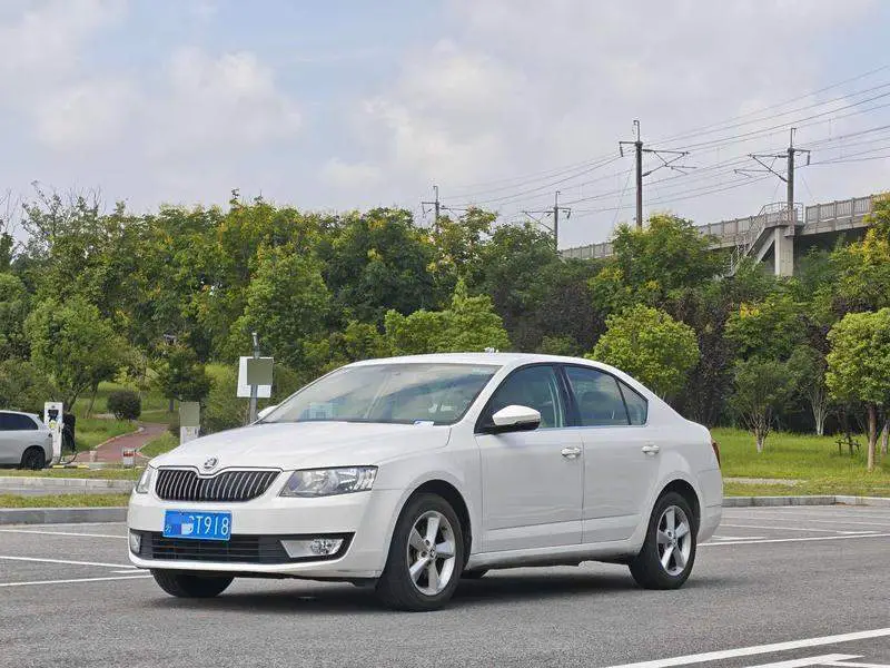 Octavia 2015 1.6L Automatic Yijie Edition