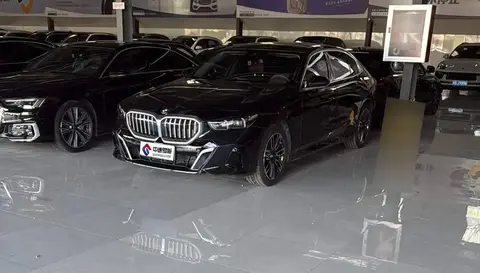 BMW 5 Série 2025 530Li Leading M Sport Package