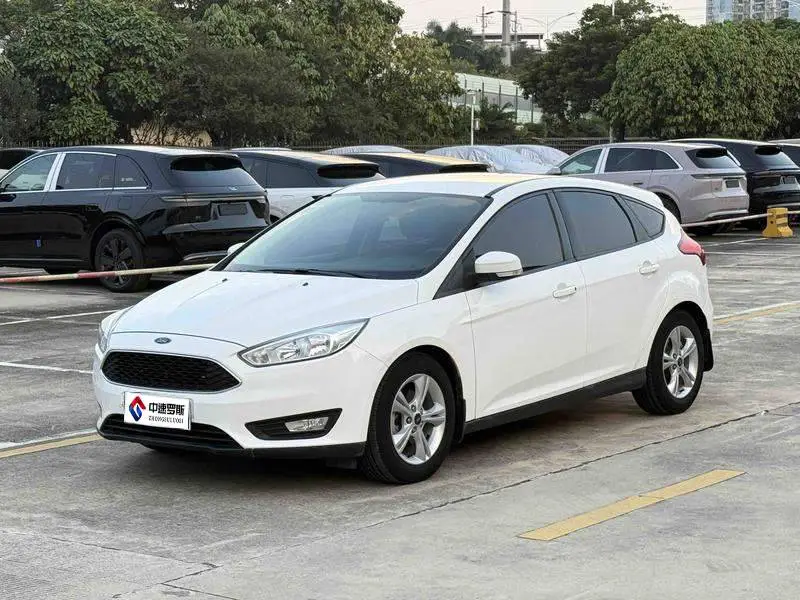 Fox 2015 Hatchback 1.6L Automatic Comfort