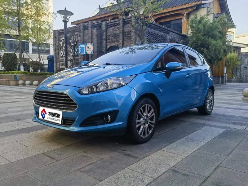 Carnival 2013 Hatchback 1.5L Automatic Fashion Model