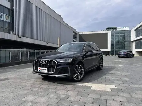 Audi Q7 2020 55 TFSI quattro S line sports model