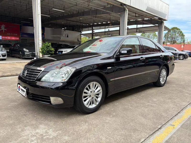crown 2007 3.0L Royal Saloon Navigation