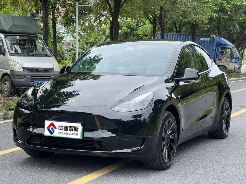 الطراز Y 2024 rear-wheel drive version