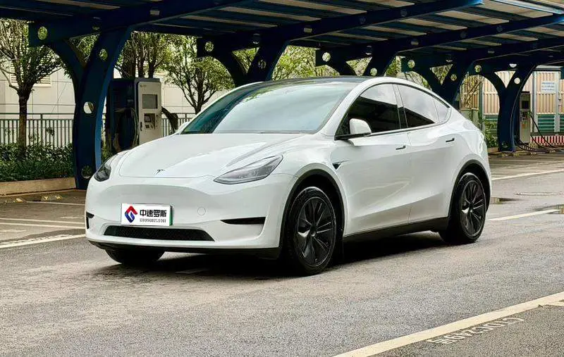الطراز Y 2023 rear-wheel drive version