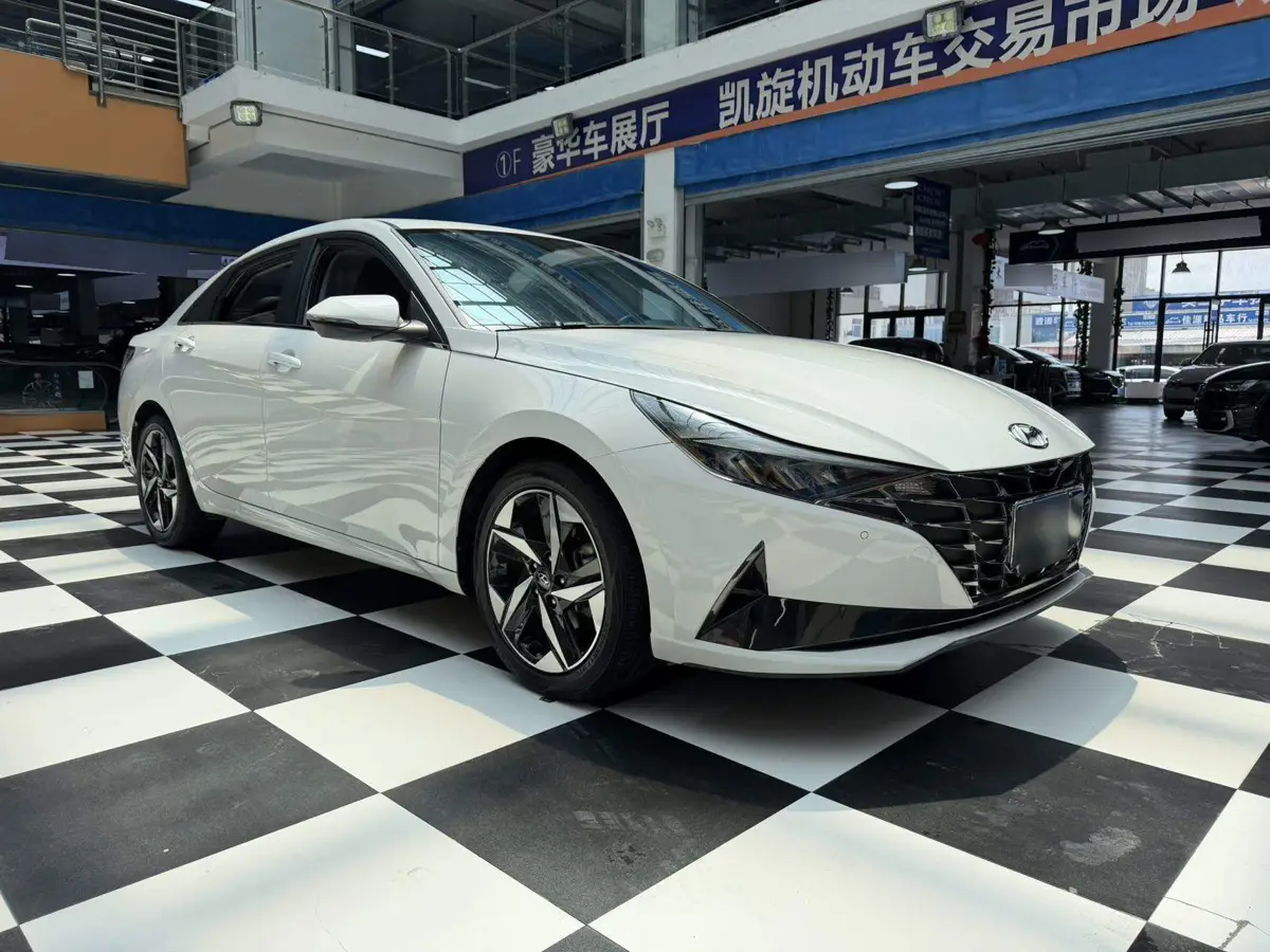 Elantra 2021 1.5L CVT LUX Premium Edition