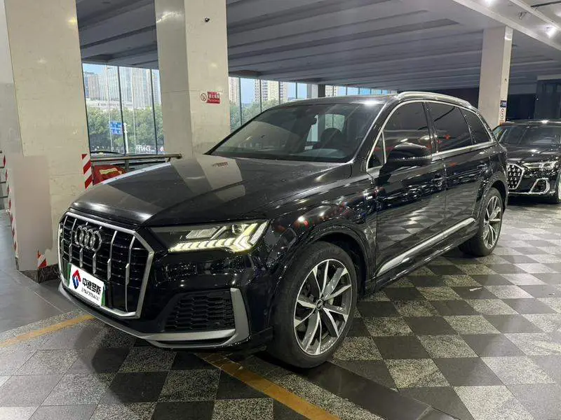 Audi Q7 2021 55 TFSI quattro S line sports model