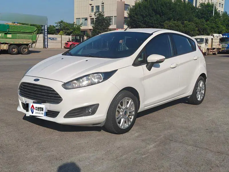 Carnival 2013 Hatchback 1.5L Automatic Fashion Model